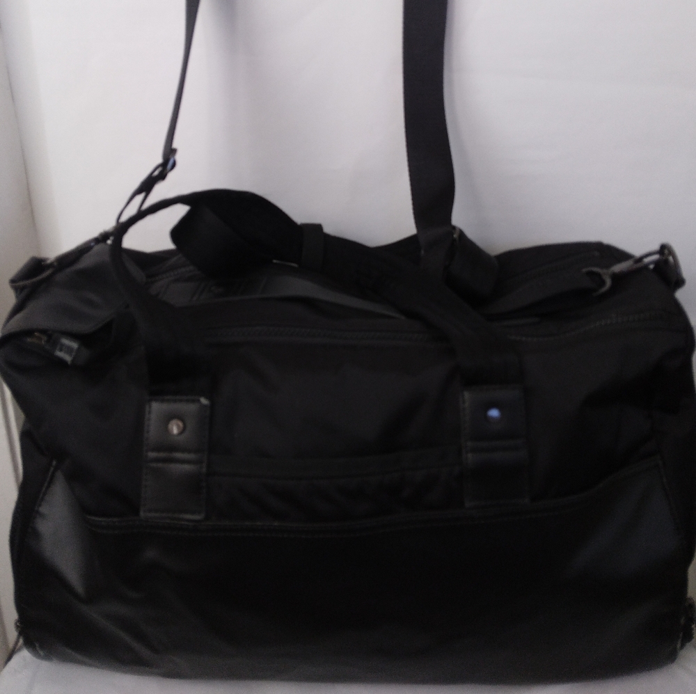 Lululemon duffel bag black